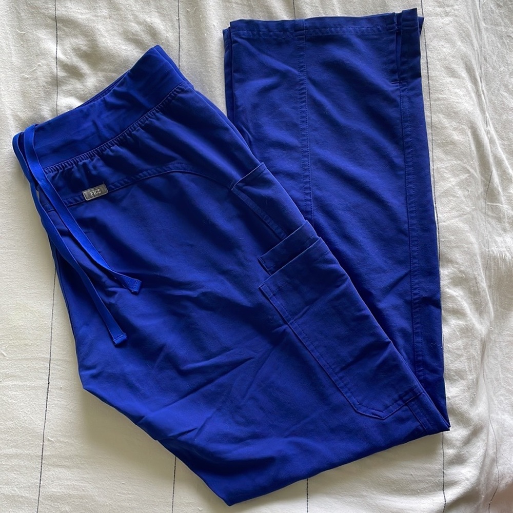 Small Petite Figs Scrub Pant.